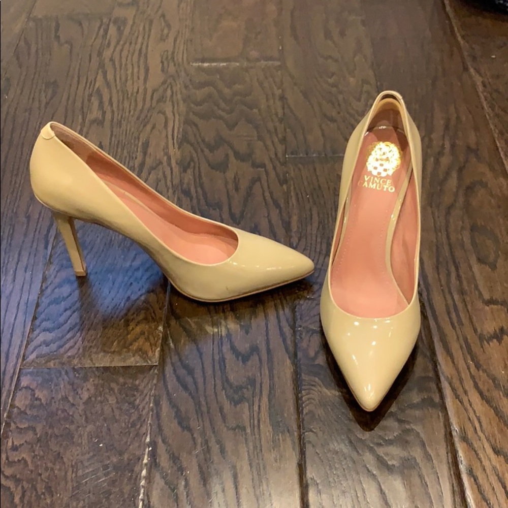Vince Camuto pump